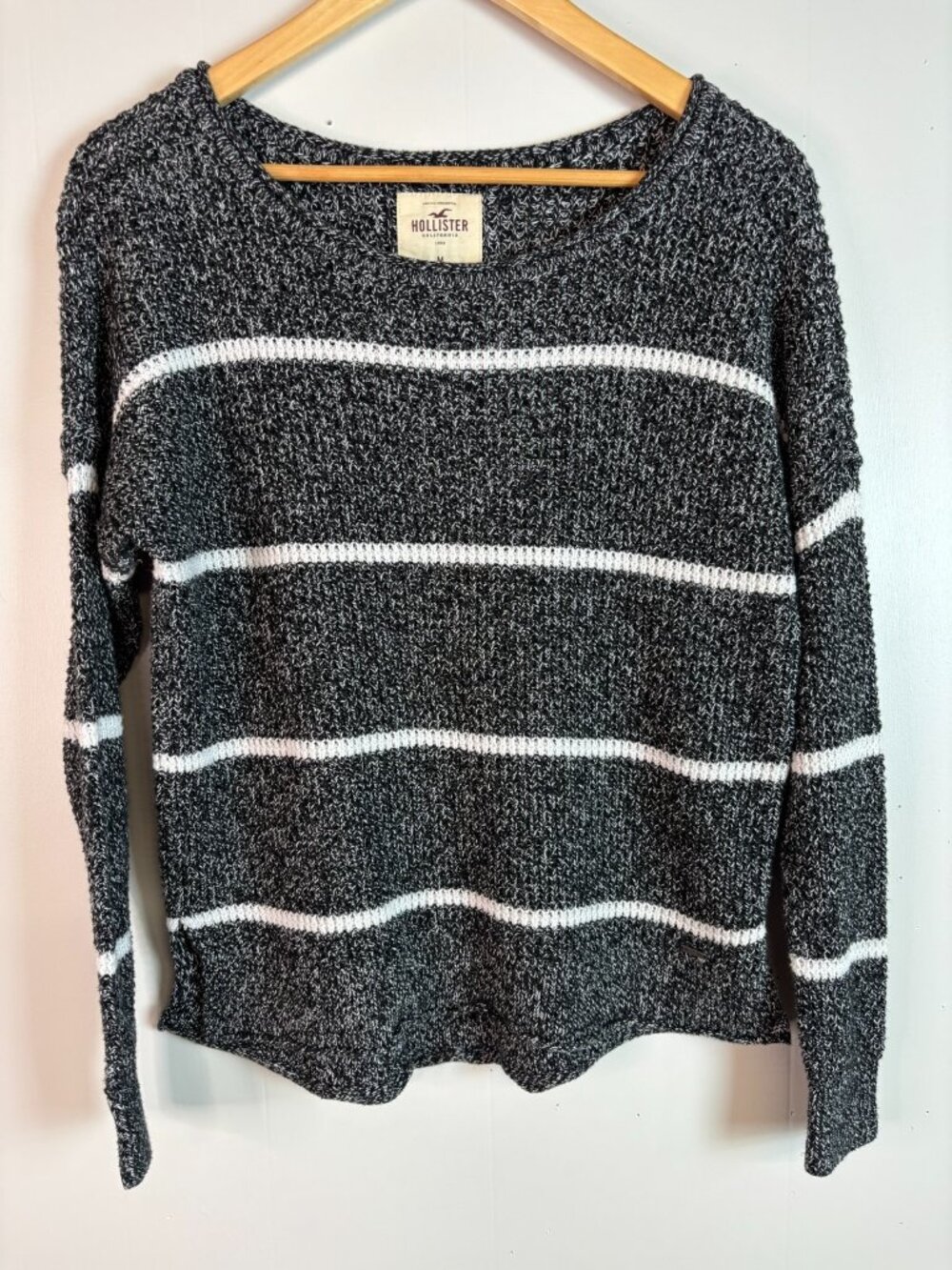 Hollister Sweater‎ Medium Striped Gray White Long Sleeve Pullover Cotton Blend